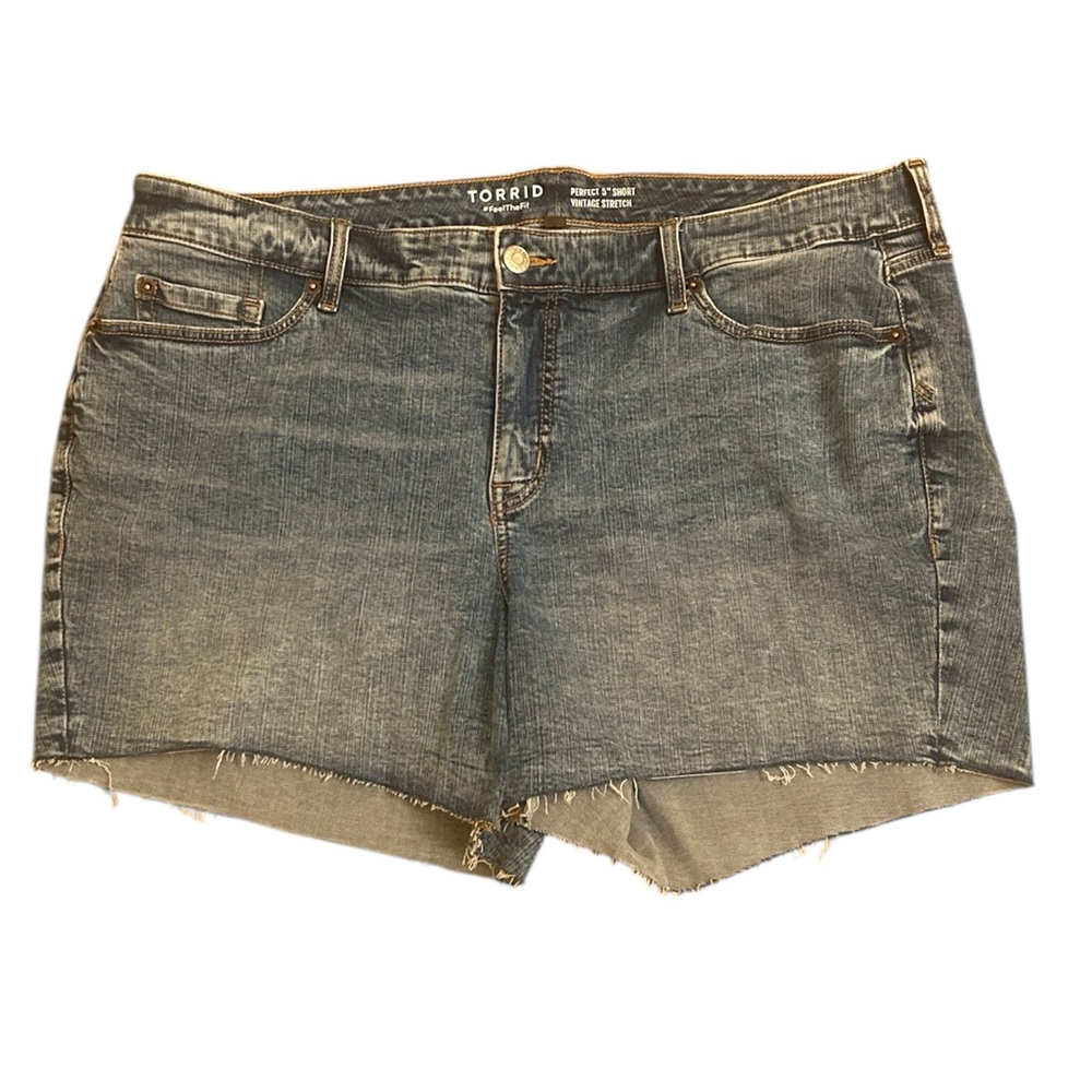 Torrid Perfect 5" Short Vintage Stretch Blue Denim Shorts Frayed Hem Size 20